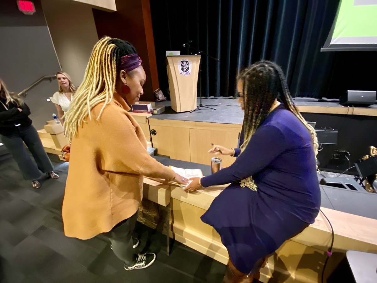 ICCSDLibraries's tweet image. North Liberty Public Librarian, Kellee Forkenbrock, was so excited to meet author, Tiffany D. Jackson! Kellee talked about sharing one of Tiffany’s books with her 16-year-old son. It’s so important to talk about books with teens! @HillsBank @ICCSDFoundation @NLibertyLibrary