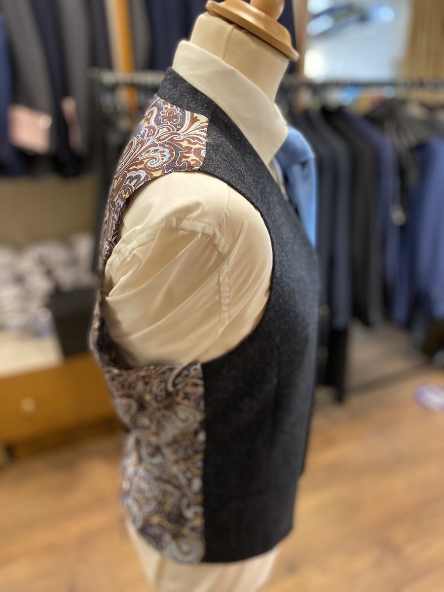 AndrewJMusson's tweet photo. On the mannequin ~ Navy Shetland tweed 3-piece #wedding suit with brown &amp; blue paisley linings ready for final fitting and collection! #tweedsuits #weddingsuits #Lincoln #menswear https://t.co/3VXEoFuYx5