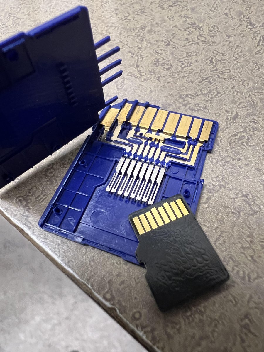 BarfSoupMemes's tweet image. Today I learned that the inside of an SD card is just a microSD card... #todayiLearned #TIL