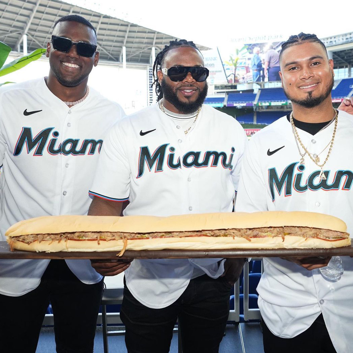 MLBLife's tweet image. The @Marlins will have a 34-inch, 2.5 pound sandwich available at home games this season called the Cubano Gigante

It features sweet ham, roasted mojo pork, cheese, pickles, mustard and a special sauce, feeding four-to-eight people
