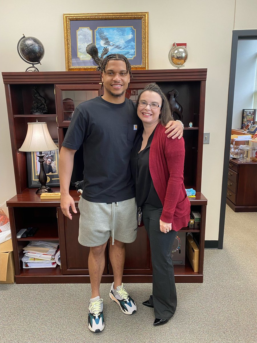 Kristen Cline tweet media