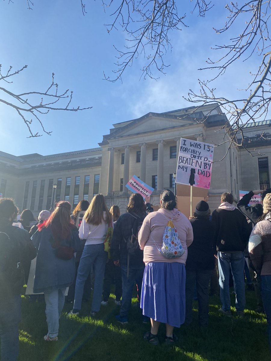 AcquistoA's tweet image. Right now, a throng of students &amp;amp; adults are shouting on the steps of Ky Capitol Annex protesting SB150, which includes a ban on gender-affirming care for trans youth. Leg is expected to override Beshear’s veto today or tomorrow. They’re shouting, “Trans rights are human rights”