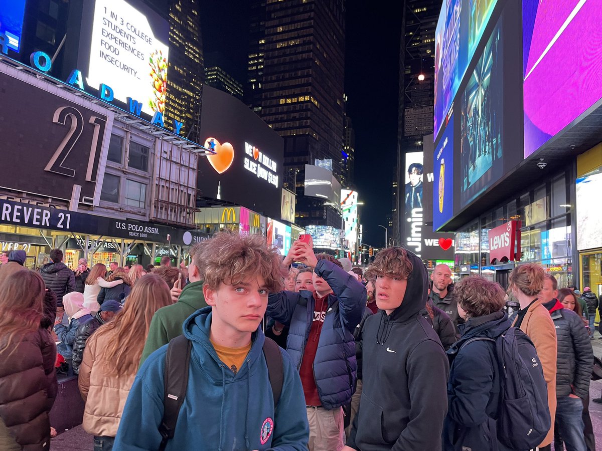 MonktonGeog's tweet photo. Out and about in Times Square @MonktonBath#IcelandNewYork2023 https://t.co/sM910kgiPt