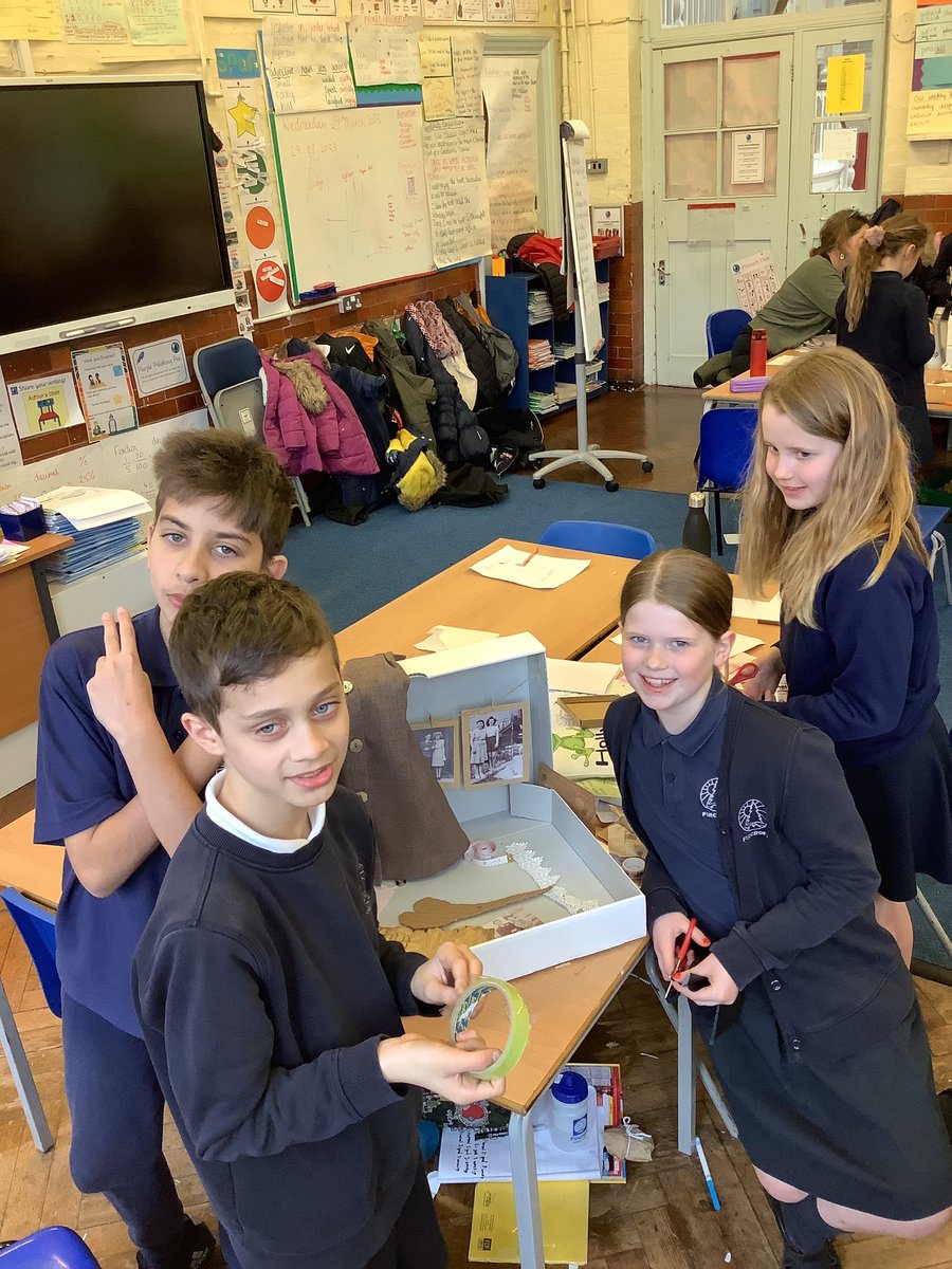Y5_Fircroft's tweet photo. Maple bounced back to their decades this afternoon, getting their boxes ready for our #threadsoftooting project with @bouncetheatre https://t.co/Umzvn7feD8
