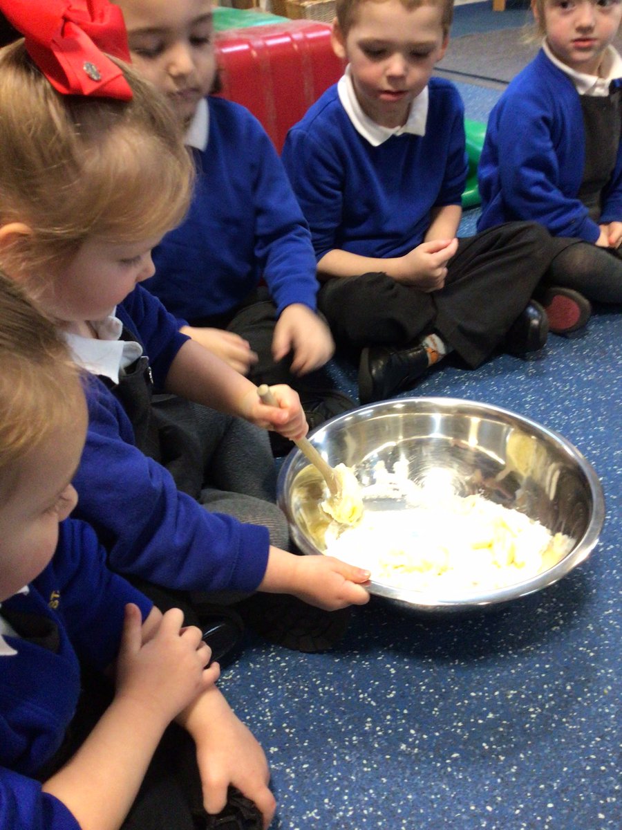 stjameswigan's tweet photo. Pre-school have enjoyed some Easter baking today, we took great care measuring the ingredients and mixing 🧁🐥 #LDSTeducation #EYFS #GBBO #ASPIREcurriculum #stimulatingminds https://t.co/Asf3IkBWCI