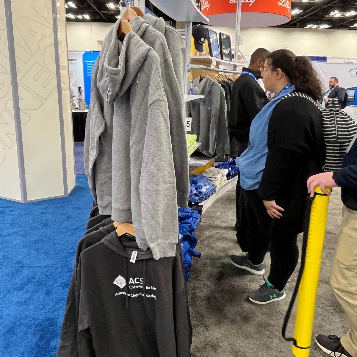 AmerChemSociety's tweet photo. Last day to shop the ACS Store at the #ACSSpring2023 Expo. Find your favorites & receive a free gift with any $30 purchase from our on-site store. Be sure to shop before your favorites Argon! The store is open from 10AM to 2PM. #Chemistry #ACSStore https://t.co/tvIwHwvPrE
