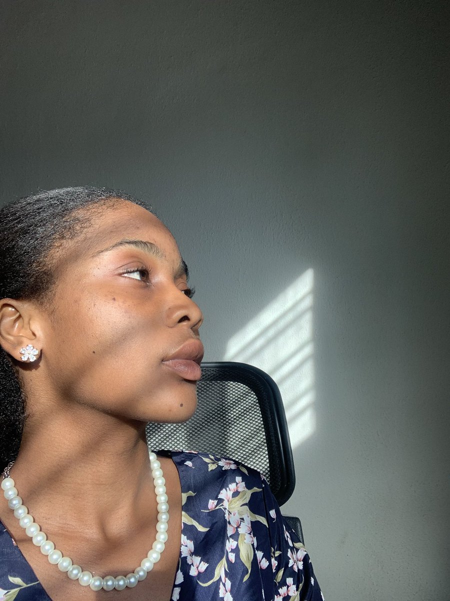 __everythingme's tweet photo. I look like a bridgerton character; he said🤭✨ https://t.co/hynE1kIPdi