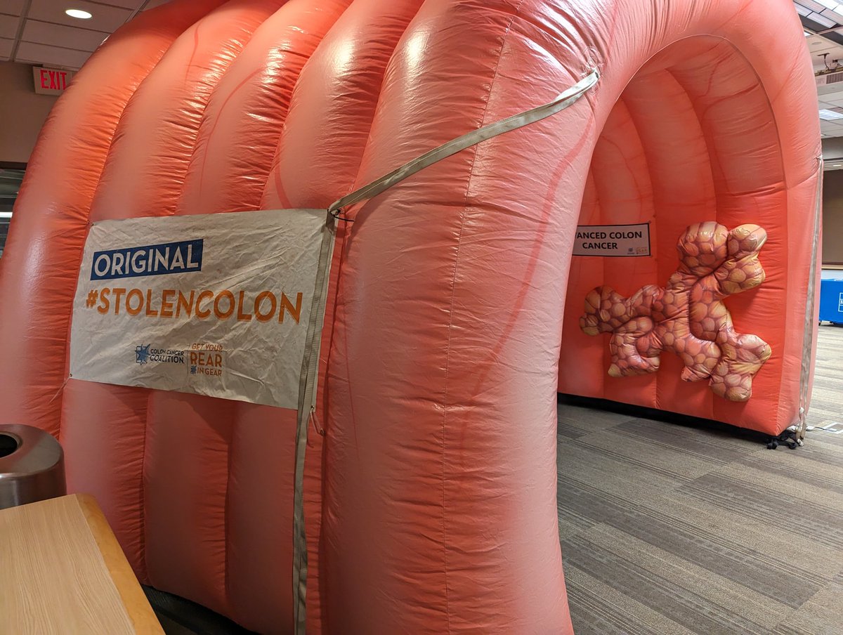 BeffyJo's tweet photo. Met a KC celebrity today. #stolencolon https://t.co/QJ8kUQoaWn