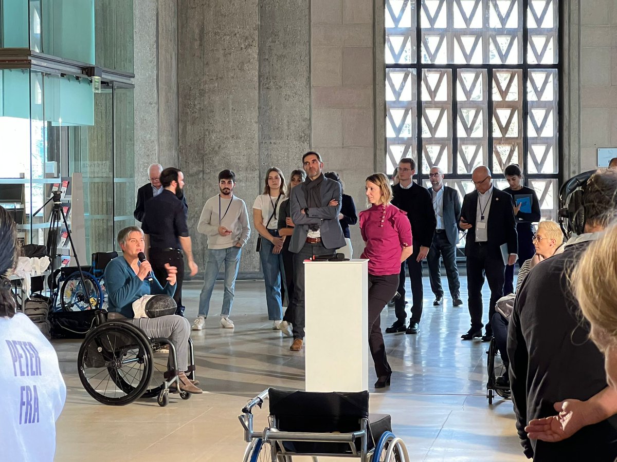 🔴 Séance #sport #handicap  
"Le sport m'a aidée à me découvrir, c'est un réel moteur. Il y a le sport de compétition qui est une vitrine et montre que c'est "possible". Le sport c'est aussi un lieu de partage et de rencontres.  
Une brique essentielle". <a href="/E_Assmann/">Emmanuelle Assmann</a>