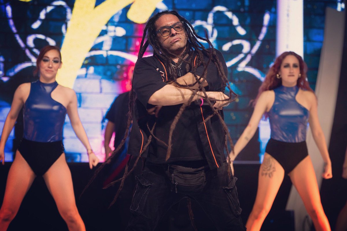 GogoRasMX's tweet photo. #buffalostance #rastudomamador #locstar #locs4life #locstyles #gogoras #lordgogoras #ragganator #hayquepasarlabien #kapsulalivemusic #nuncadormimos #caiganlealgroove #ytuyatieneslacara #mamaelfunkvaaregresar #stage #mic #nerdyrasta https://t.co/OkiokE698W