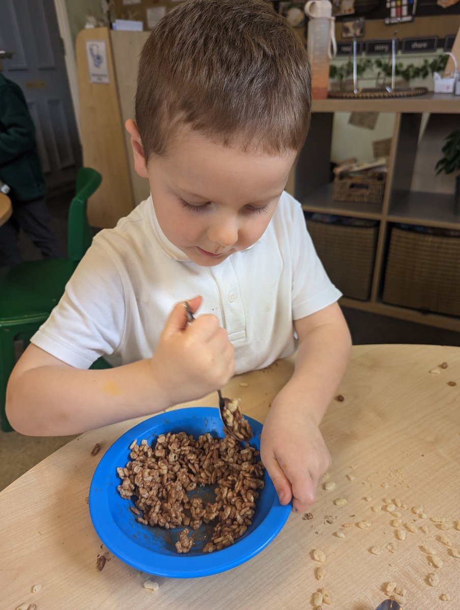 WCofE_Elm's tweet photo. We have been exploring what happens to chocolate when we heat it up and using spoons to measure the ingredients to make our Easter nests 🐣🪹 #WentworthEYFS https://t.co/4HB7GFN8p8