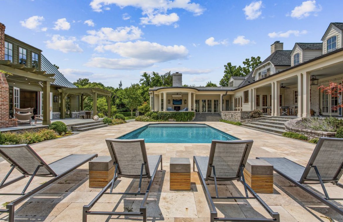 InsaneEstate's tweet photo. Nashville, TN. 7 bedrooms and 11 baths with 11,188 sqft. Currently listed for $10,500,000 after being bought in 2018 for $3,810,000. https://t.co/OQPXKNH1nk