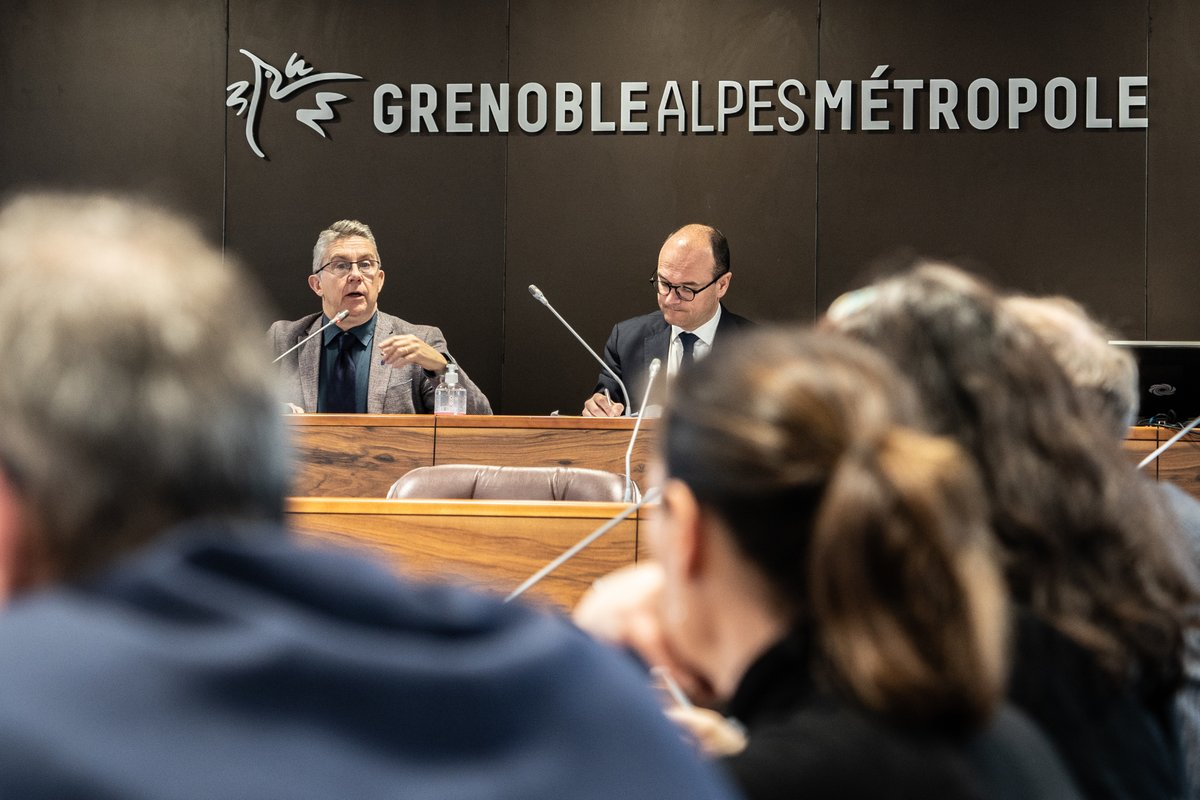 Très heureux de la venue de Sébastien MARTIN, Président d'<a href="/IntercoDeFrance/">Intercommunalités de France</a>, cette fédération nationale qui regroupe pas moins de 1 200 intercommunalités de toutes tailles.
Le rôle des collectivités locales est aujourd’hui plus que jamais essentiel ! Des bassins de vie à protéger.