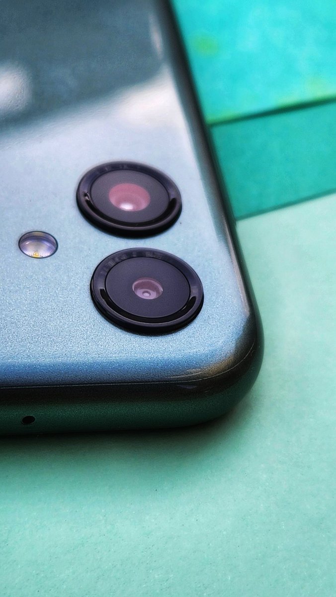 CAPriyankaTank's tweet photo. Camera is what I am to be hoenstly saying most exicted about 🤩

It has a dual camera set up 50MP + 2MP Rear Camera and 13MP Front Camera.

Rear 50MP camera has f/1.8 aperture which helps take bright photographs and good low light photography. 

AMAZING RIGHT UNDER THIS BUDGET! https://t.co/RU4biwuS0v