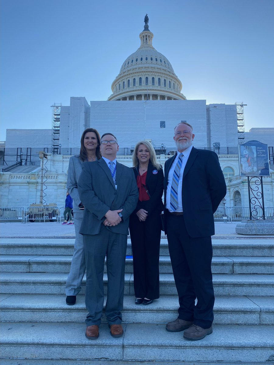 We are here!! Arkansas is represent well, let’s get this started. #PrincipalsAdvocate @The_AAEA @JustinSwope @NASSP @NAESP