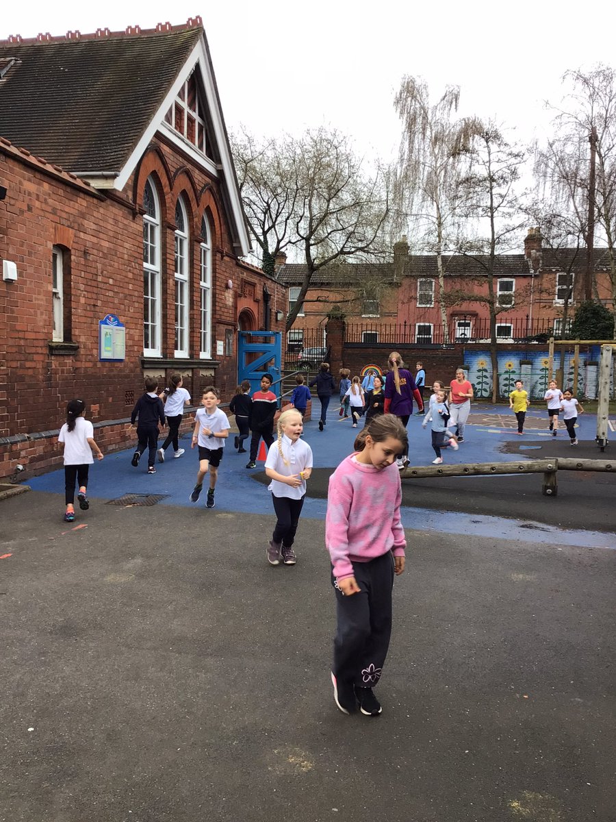 ClaphamTerrace1's tweet photo. Year 4 loved the Marathon Kids challenge this morning. #sport #persistence #fun https://t.co/OWgG4MnDLm