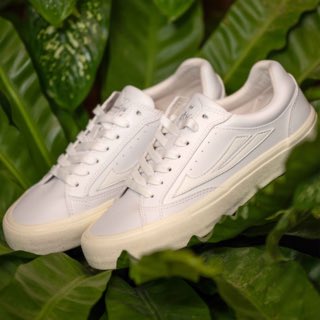 veganshopper's tweet photo. Not only are Wheeepe sneakers made with VEGAN leather--it's also #recycled! Amazing for animals and the planet. ๐ฎ๐
ย
Check out these #comfy, #retro #sneakers and make a PETA-Approved Vegan statement with your #kicks.
ย
#peta #petaapproved #petaapprovedvegan #veganfashion #vegan https://t.co/zyd6y6AIMa