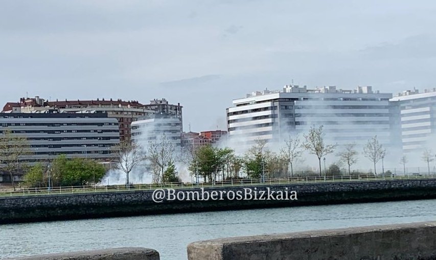 Imagen incendio extinguido #Barakaldo #Bomberos
Barakaldon amatatutako #Sutea…