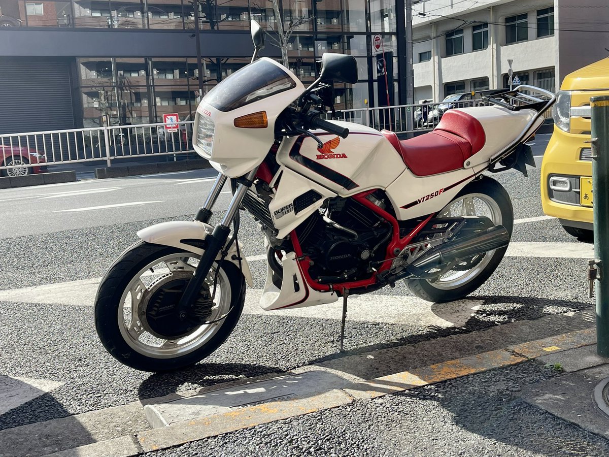 EightyQuarter's tweet photo. VT250FC
フルメンテナンスで主治医バイク工房に入院です。

# VT250FC #vt250fc #vt250 https://t.co/RVCJN9sUC4