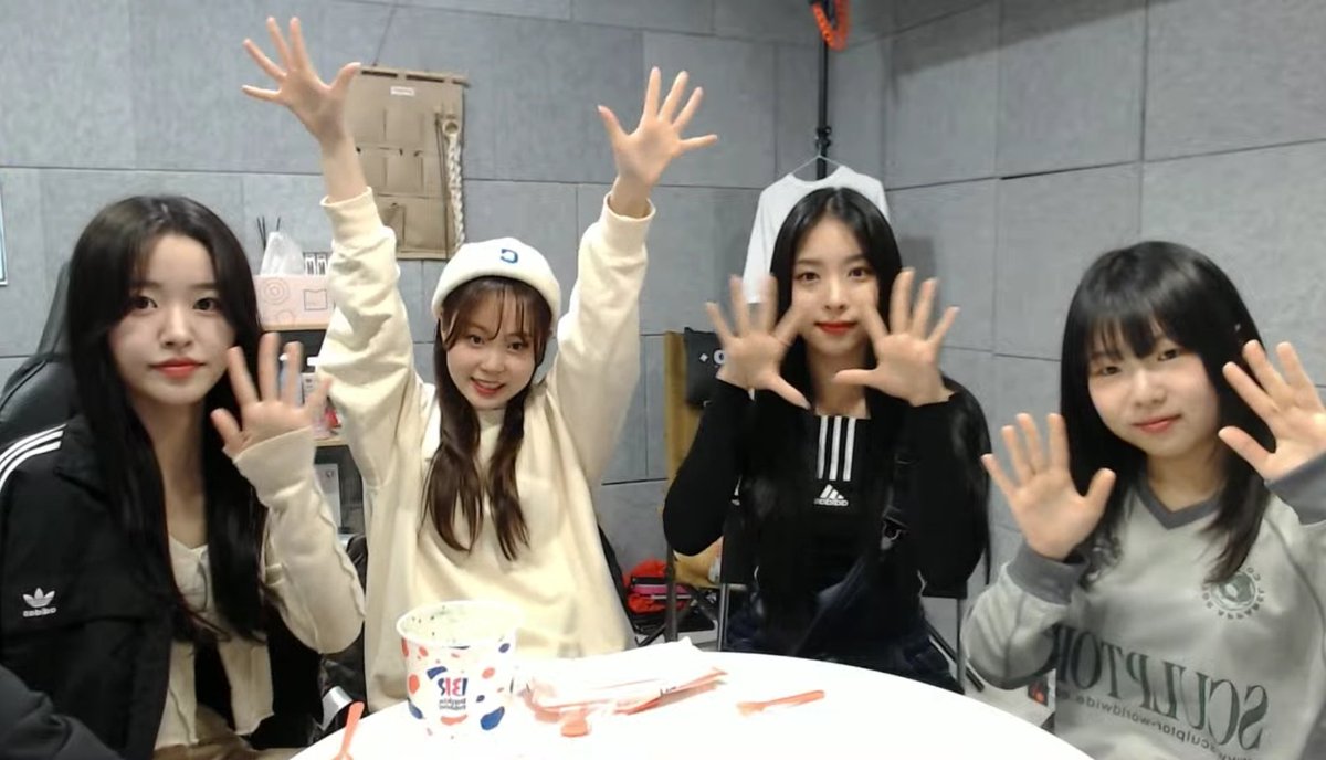 Syng_verse's tweet photo. Thank you for the live today ๐ซถ
I enjoyed it โค๐ฅฐ
#Artbeat #Seyoung #Yubin #Yoojin #Sunyoung https://t.co/x5dHG4BUxH