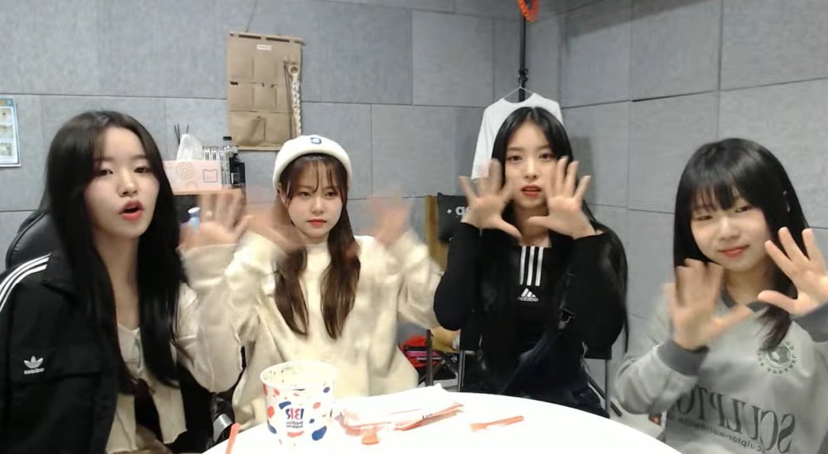 Syng_verse's tweet photo. Thank you for the live today ๐ซถ
I enjoyed it โค๐ฅฐ
#Artbeat #Seyoung #Yubin #Yoojin #Sunyoung https://t.co/x5dHG4BUxH