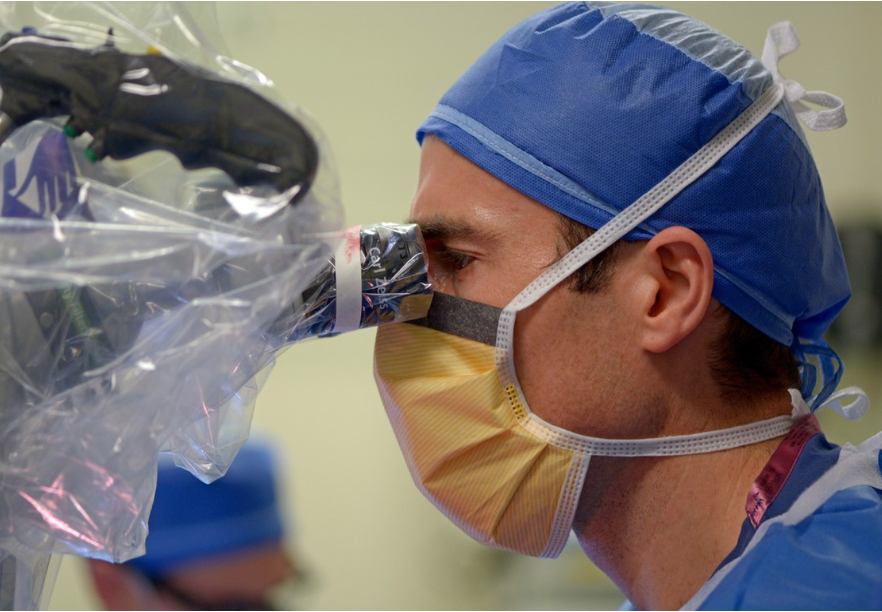 AAFPRS's tweet photo. #Repost @TheFacialNerve - AAFPRS Member Dr. @NateJowett performing microsurgery in the OR. Trust your face to a #facialplasticsurgeon. #AAFPRS #microsurgery #TheFaceExperts https://t.co/HRhJ0Ofgcw