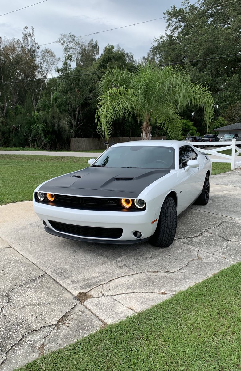 HemiGuyFL's tweet photo. @Dodge Missing them Orange Lights https://t.co/6rOeUV4DGJ