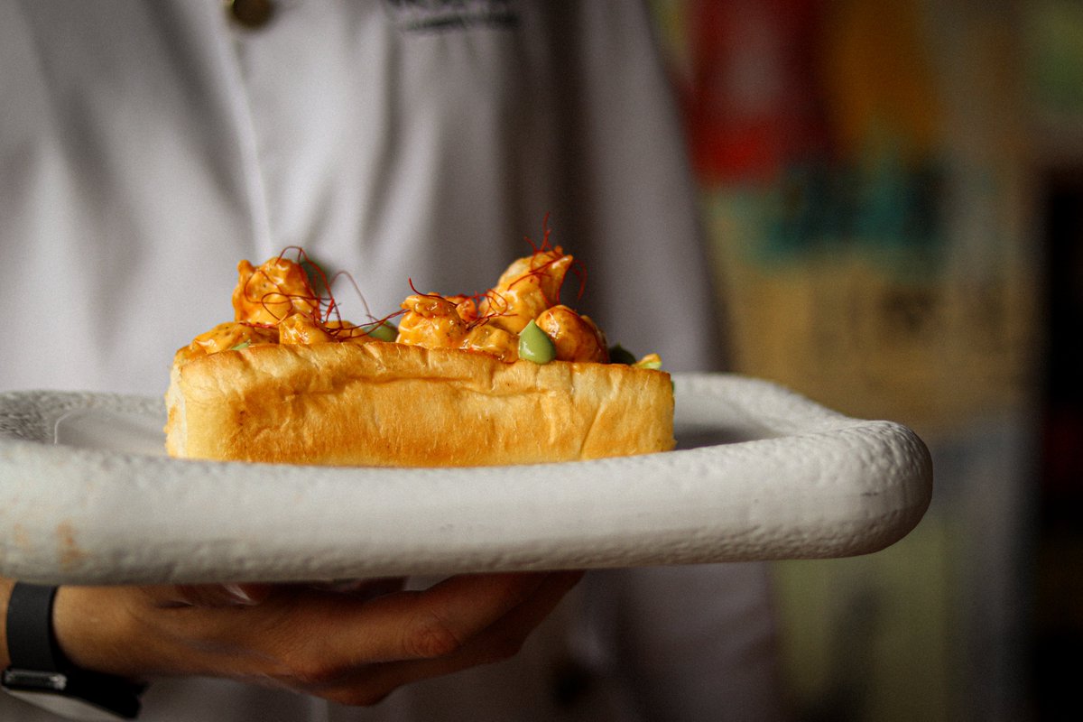 Este lobster roll de cigala lleva en nuestra carta desde el principio. ¿Por qué será? ;)

📍 Avda. de los Andes, 8RESERVAS 
➡ LINK EN BIO
·
·
·
#somosMoemios #Moemia #tabernaviajera #taberneros #deaquiydealla #muymoemios #goodvibes #viaje #lobster #cigala