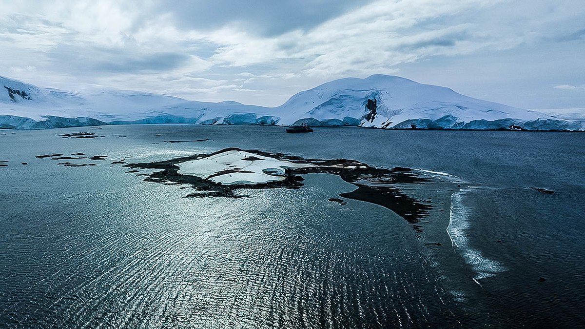 TWGVacations's tweet photo. If you're traveling from Ushuaia to Antarctica, you will likely see a range of landscapes and wildlife along the way. Best experienced on a Seabourn cruise.
@seabourncruise #SeabournCruise #SeabournVenture #SeabournPartner #hosted #gifted https://t.co/SoRhu7o1hN