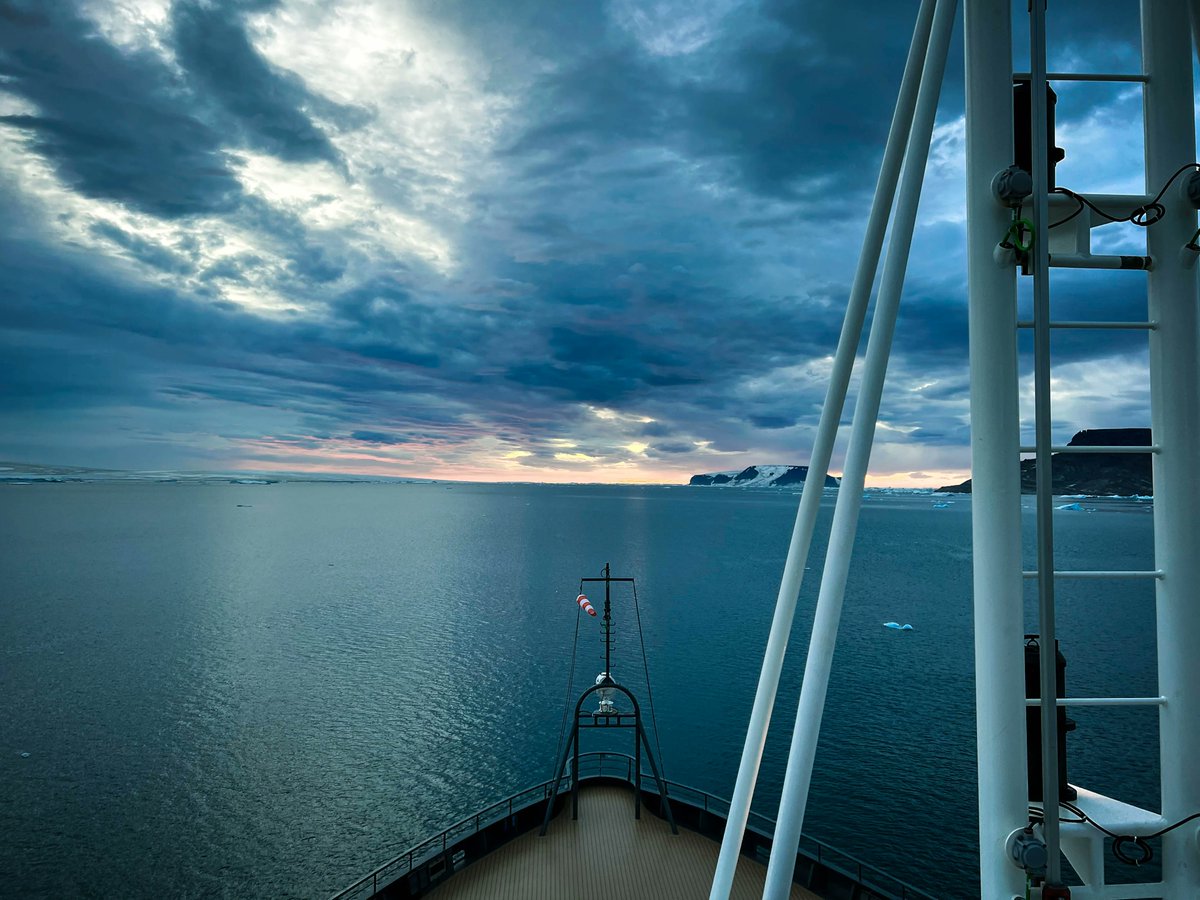TWGVacations's tweet photo. If you're traveling from Ushuaia to Antarctica, you will likely see a range of landscapes and wildlife along the way. Best experienced on a Seabourn cruise.
@seabourncruise #SeabournCruise #SeabournVenture #SeabournPartner #hosted #gifted https://t.co/SoRhu7o1hN