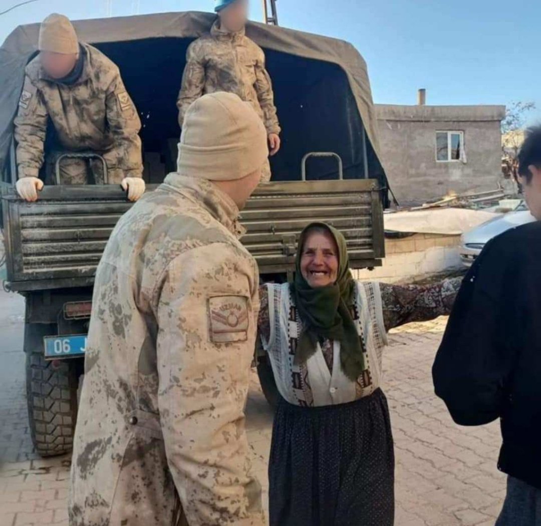 KaraBoru1453's tweet photo. Vatan uğruna seve seve can veren Yiğit Uzman Çavuşlar devlet büyüklerinden KADRO müjdesini duymak istiyor güçlü ordu güçlü türkiye için sözleşme çilesine son verilmelidir.

Vatan Savunmasının sözleşmesi olmaz..

@alitilkici38

#uzmançavuşlarmilletingönlünde https://t.co/gC0p7gCjt1