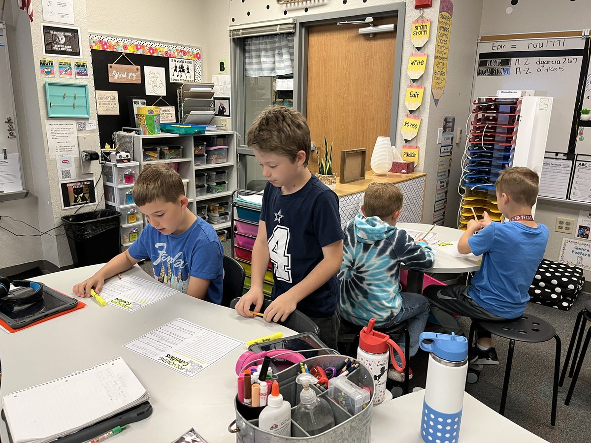 MsGarciaSecond's tweet photo. Students collaborated to work on the main idea 💡 today. @Longbranch_Elem #misdproud https://t.co/uwMllDW2ZQ
