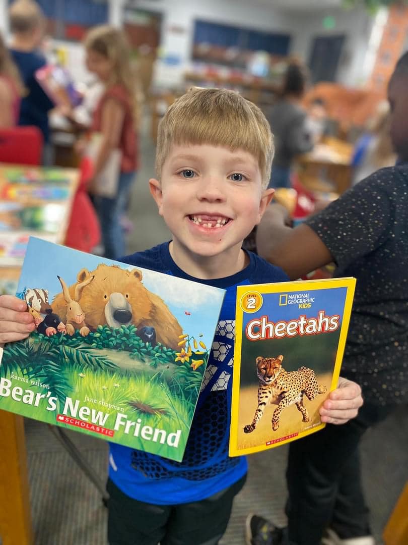 HendersonSchool's tweet photo. Thank you International Paper for helping to inspire a love of reading in our students ๐ #HCSREADS @IntlPaperCo https://t.co/yXDnOIJmwy
