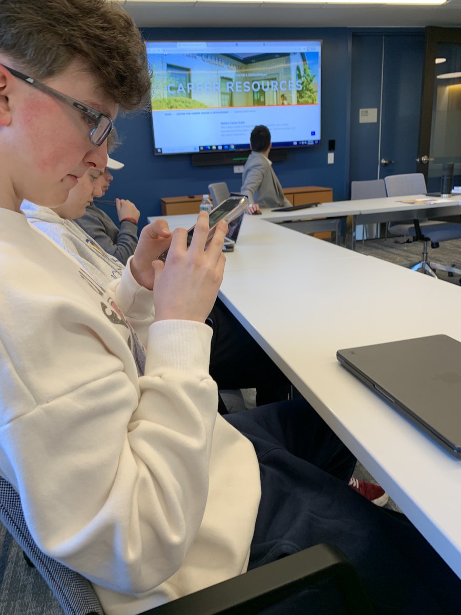 NickCaviasco's tweet photo. Getting ready to learn about LinkedIn profiles at Weller Hall! #businessman @BurkeHofstra https://t.co/Bdc9xtAad1