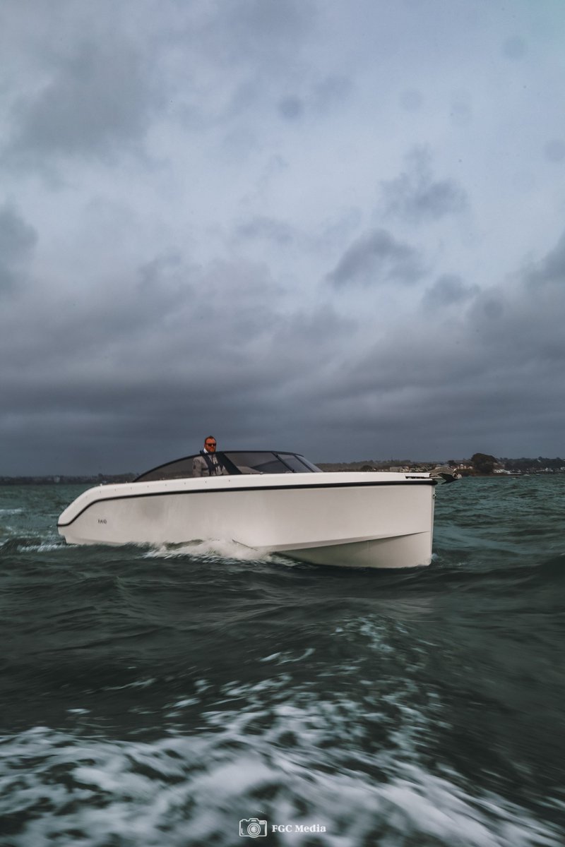 The Rand Leisure 28 is a top priority among motorboat connoisseurs and those seeking the ultimate marriage between modern design and performance. #randboats #leisure #sportsboat #want #boat #design #grey #sea #poole #dorset #boatshow #newboat