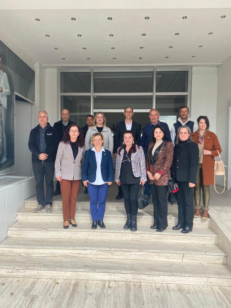 Edirne İl STK İlişkileri Başkanı Nehir Saraç, Merkez İlçe Başkanı Serpil Balcı Gören, Serpil Tütüncü, İl Yöneticileri ve Merkez İlçe Yöneticileri tarafından Edirne Sanayi Sitesi İşletme Kooperatifi Başkanı Sn. Cafer Rokovet ve Yönetim Kurulu Üyesi Sn. Selami Dağcı ziyaret edildi.