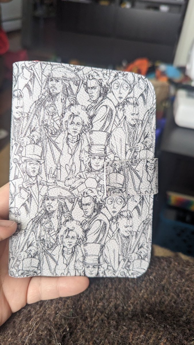 studiohotcake's tweet photo. Made a passport case! This was a demo, so my next ones will be better! https://t.co/ZBqgFIiZDY