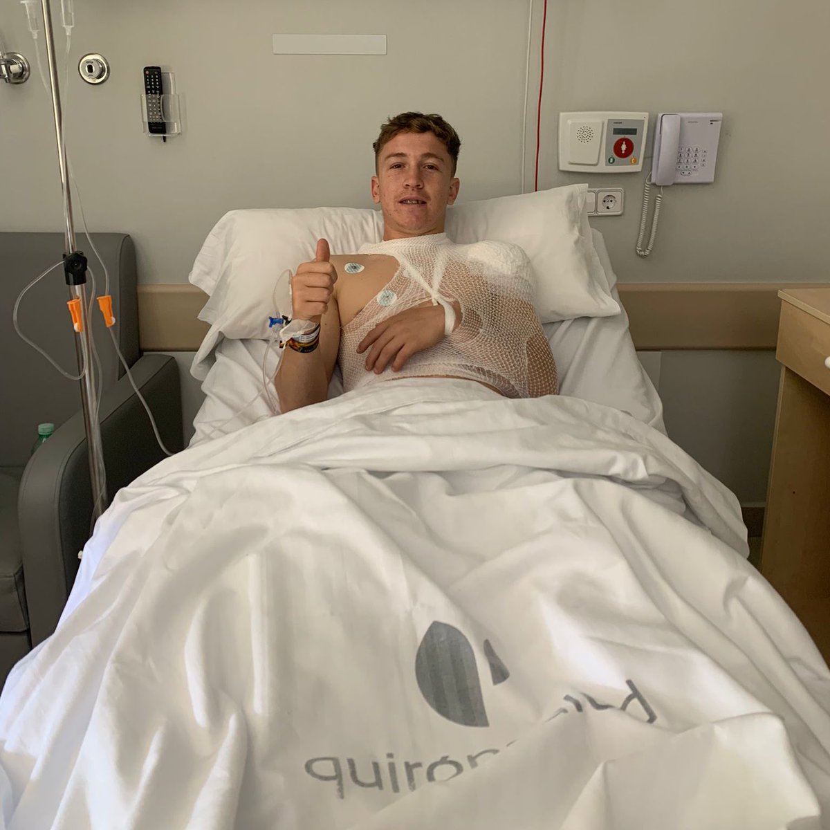 Hoy ha tocado pasar por quirófano tras la lesión del hombro que sufrí en el derbi de febrero. Comienza un proceso que no va a ser fácil, pero puedo asegurar que lo voy a dar todo para volver más fuerte que nunca y seguir disfrutando. 💪🏼⚽️♥️