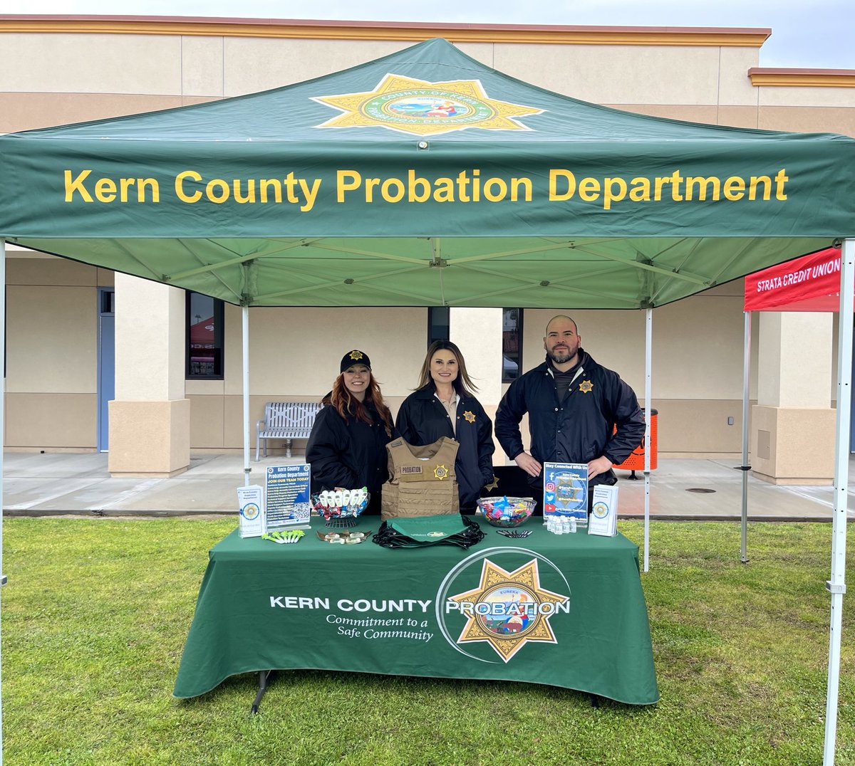 KernProbation's tweet photo. Thank you to Wasco High School for inviting us to their Community Fair! We had a blast speaking to the community and having some delicious food from local vendors. The rain stopped in time and we had perfect weather for your great event.
#KernProbation #CommunityRelation https://t.co/ej3uYZjQfY