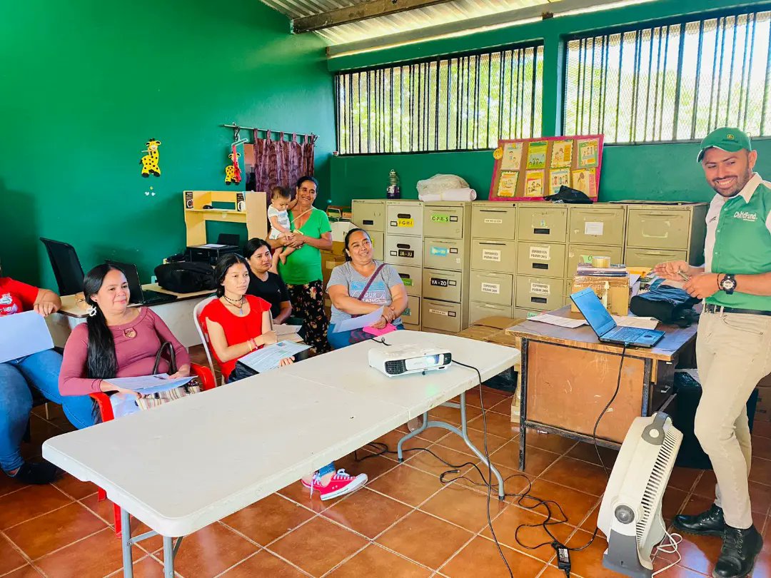 ADASBA1's tweet photo. ADASBA en asocio con ChildFund desarrolla jornada de reforzamiento con Agentes de Cambio Comunitario de San Nicolás, S. B., sobre lineamientos y procesos relacionados con el Patrocinio.
@ADASBA1 @ChildFundHN https://t.co/8ebvKYTgjO