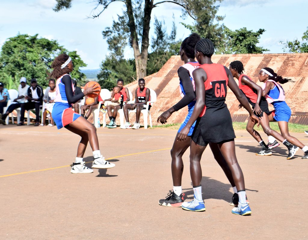 NetballUpdates1's tweet photo. #MatchDay #WednesdayAction
#GameThree
HT'
UCU Angels vs UPDF NC
Q1: 11-09
Q2: 21-19
A close Contest, deserved to be the closing game of the day!
#UNSL | #Shecranes256 | #UNF256
@kayiirajackson @shecranes256 @JusticeCrew @VBugerere @ucu_sports https://t.co/BAk2BJSGHH