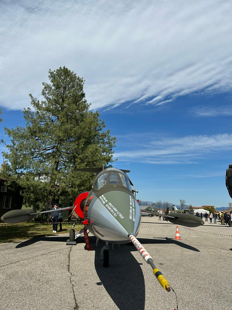 Millymillyand's tweet photo. #AeronauticaMilitare100 @ItalianAirForce https://t.co/U8X7Fceccv