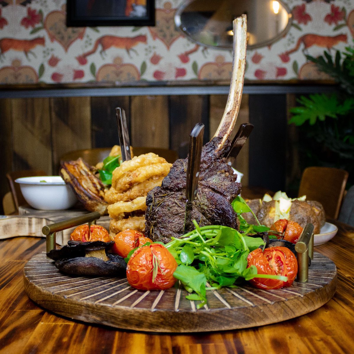 Thursday is steak night at The Fox. In addition to our T-Bones, sirloins &amp; ribeyes, we have a Tomahawk special this week💥💪🏽

Our Tomahawks need to be pre-ordered. They serve 2 people &amp; inc fries, onion rings, tomato &amp; mushroom…