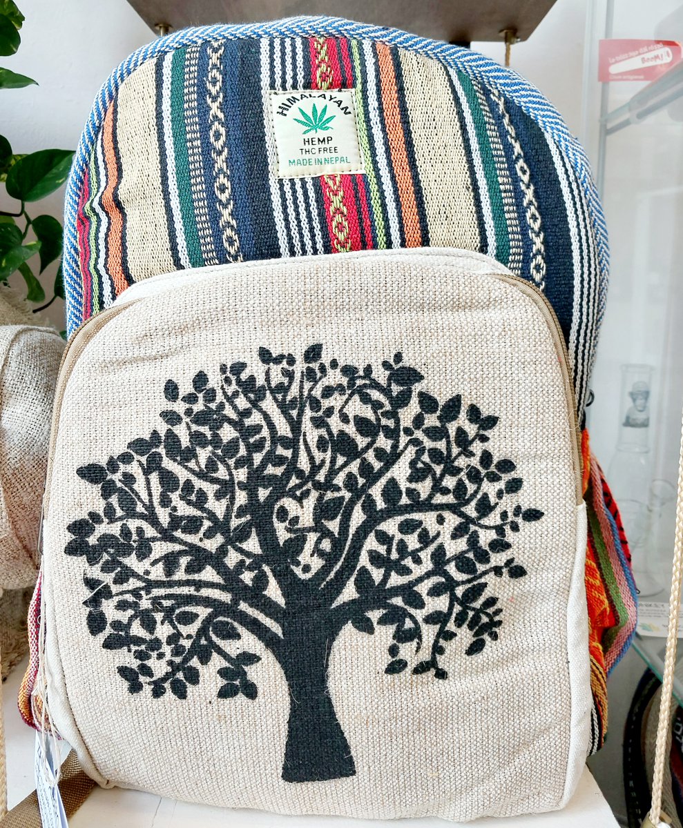 EasyjointB's tweet photo. Appena arrivata dalle meravigliose montagne nepalesi una serie di #zaini, #marsupi, #borse, #portafogli etc fatti in canapa e cotone rigorosamente Made in Nepal 🇳🇵Vieni a scoprire tutte le novita!

#adro #paratico #palazzolosulloglio #sarnico #credaro #villongo #iseo #clusane https://t.co/FAHKErBl4L