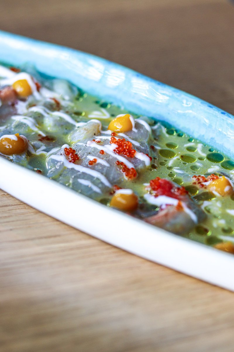 Tiradito de corvina y vieira con aliño nipón. Una receta que nos hemos traído de nuestros viajes por el mundo con la que te chuparás los dedos.

📍 Avda. de los Andes, 8
RESERVAS ➡ LINK EN BIO

#somosMoemios #Moemia #tabernaviajera #taberneros #deaquiydealla #muymoemios