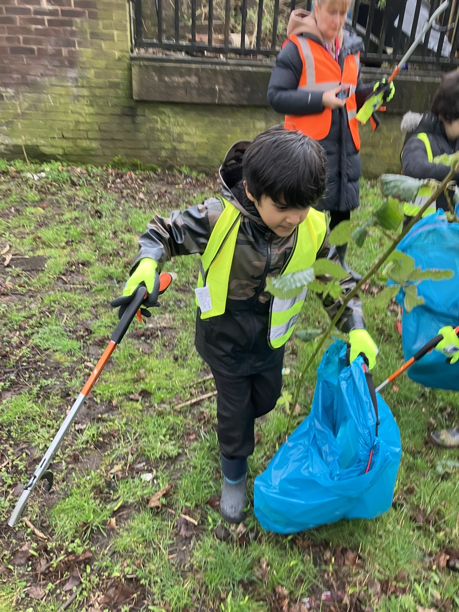 prospecthouse's tweet image. Great to get involved with #GBSpringClean on Tweedle Common in @MCCHBlackley !
@KeepBritainTidy @mcr_education 
♻️🗑️🪩
#CreateAndCommunicate #CRCArticle15 #Manchester