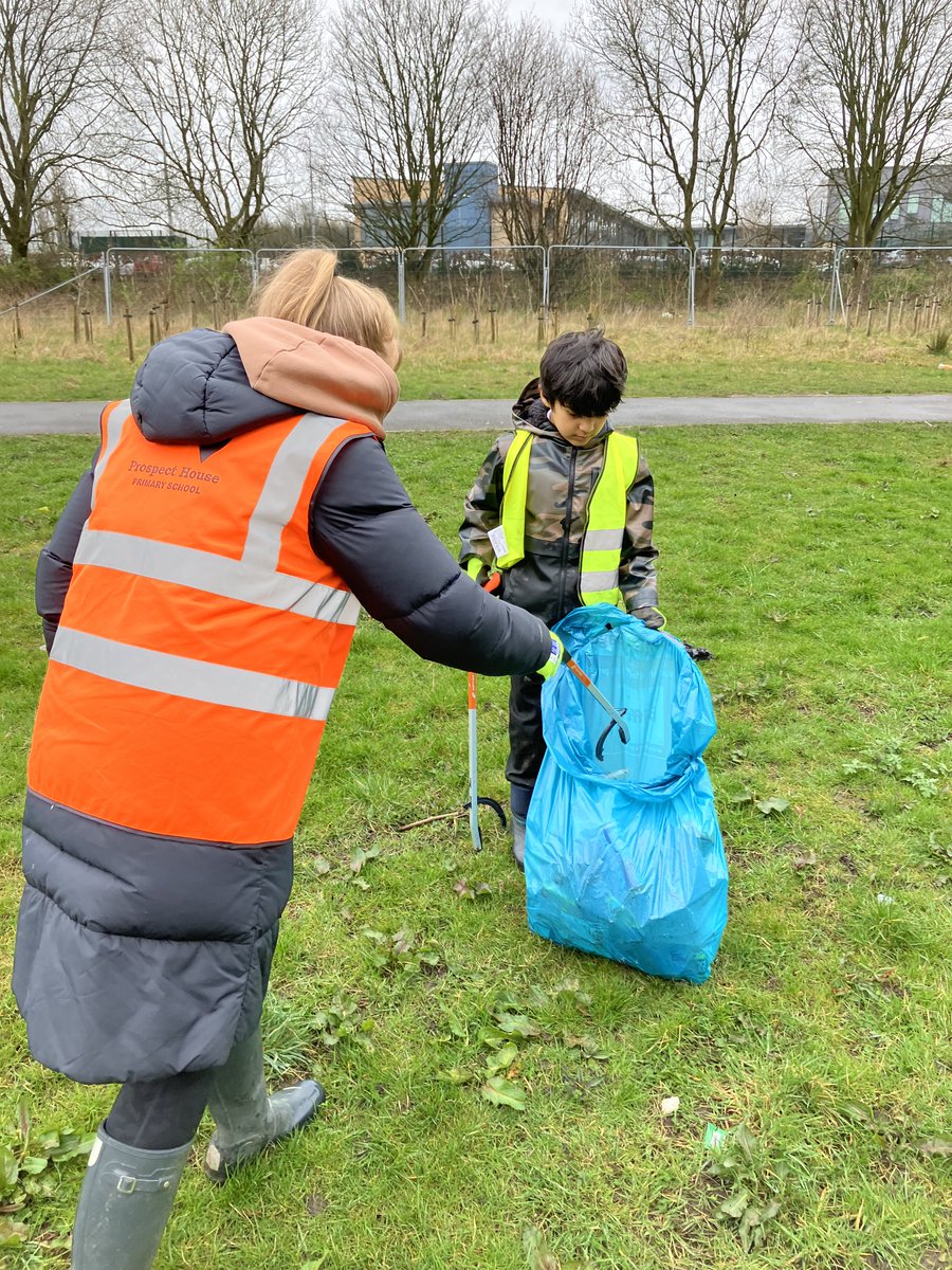 prospecthouse's tweet image. Great to get involved with #GBSpringClean on Tweedle Common in @MCCHBlackley !
@KeepBritainTidy @mcr_education 
♻️🗑️🪩
#CreateAndCommunicate #CRCArticle15 #Manchester