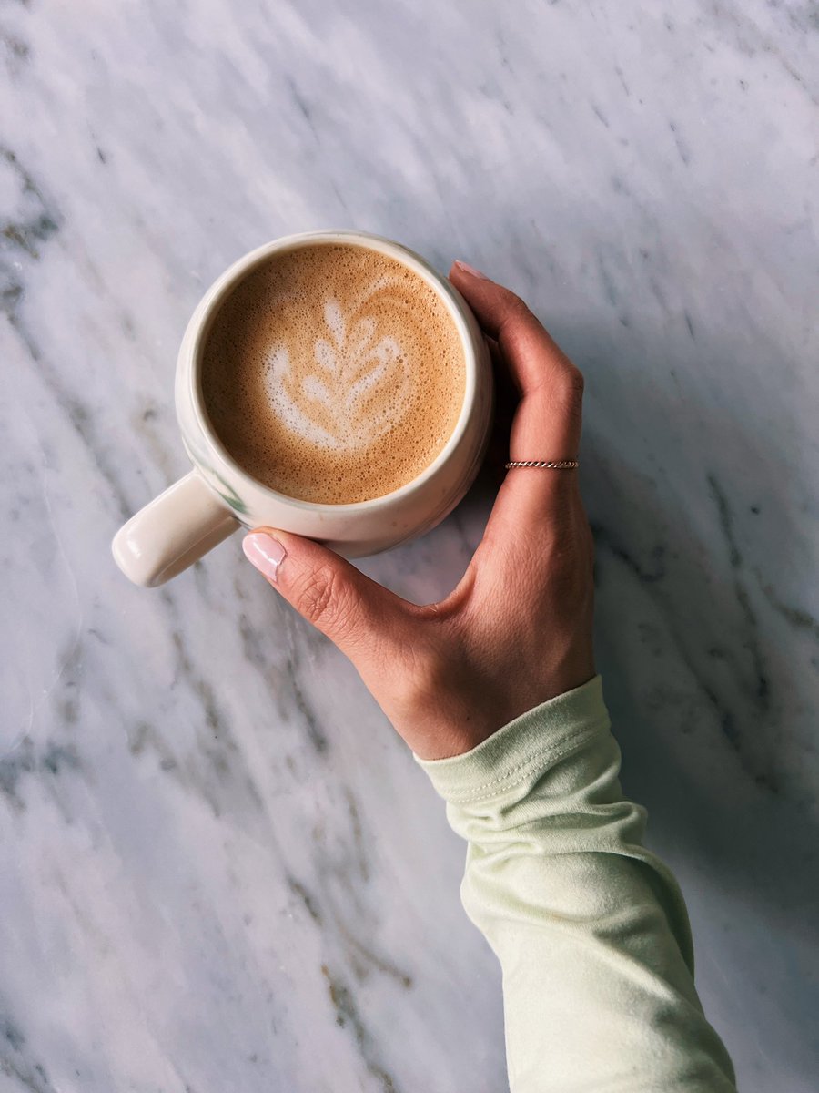 Grainy spring oatmilk art to start my day. 🌿 #goodmorning #latteart
