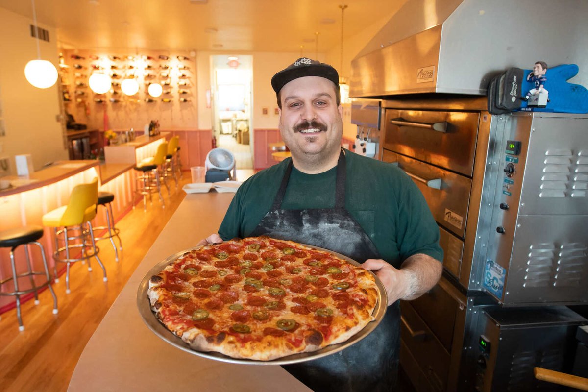 BuffaloFood's tweet photo. 3 kitchen lifers fed up with living on the kindness of strangers and owner whims made Extra Extra Pizza,  in Five Points, West Side. At $30 for large 2-topping it's great pizza at legacy prices, with a side of restaurant revolution #ThisIsGuildWork https://t.co/6xgfIJnmEF https://t.co/HJ65JdPqJf