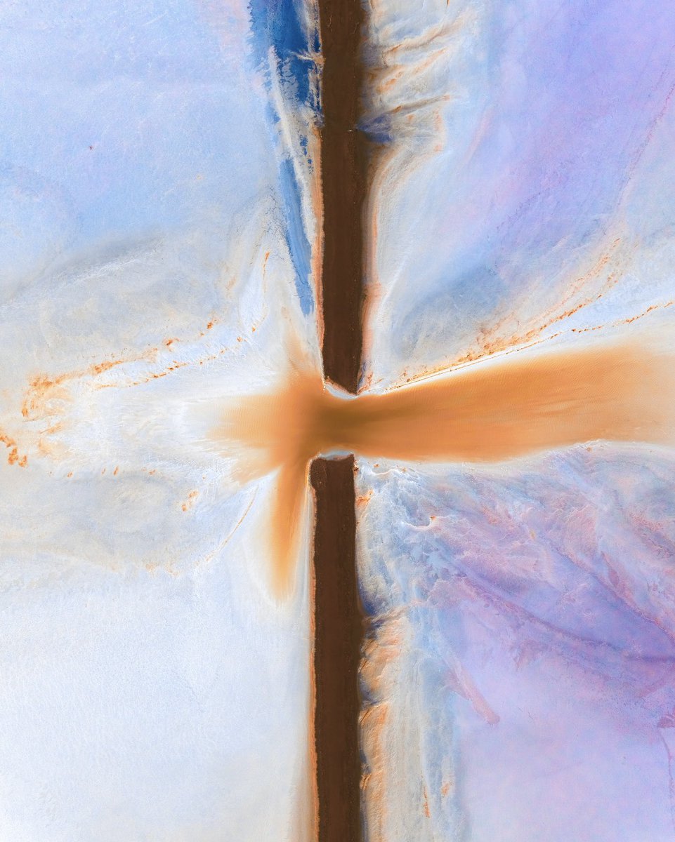 lolahubner_'s tweet photo. Salt lakes that look like paintings 💗 Gm https://t.co/MRVaZdE1Ut